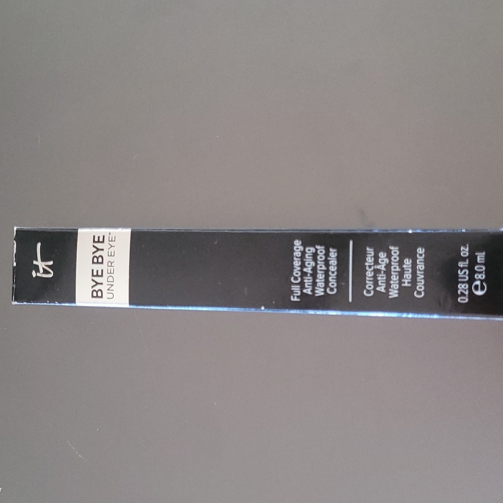 IT COSMETICS Bye Bye Under Eye.  New .28  ounce. Color is Medium (light-medium)